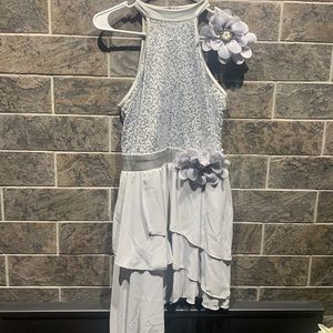 Weismann dance outfit/dress comes with a floral hair clip.